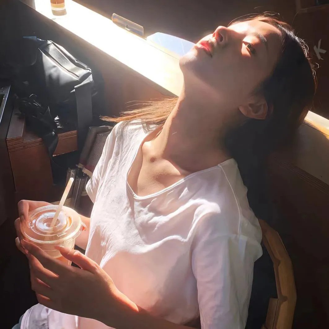 离婚后，我成了顶流